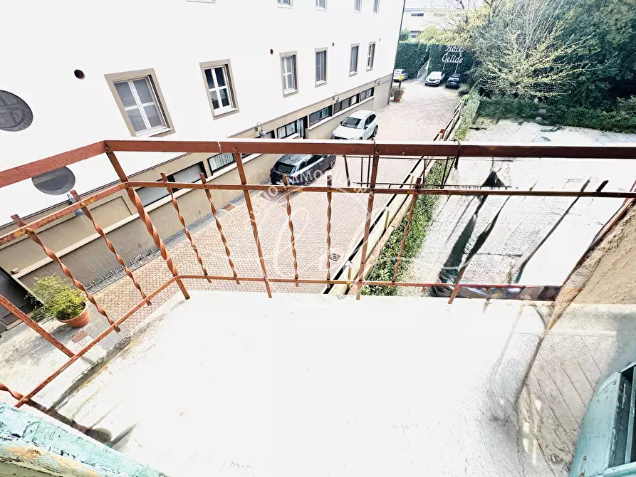 Immagine 50 di Pentalocale in vendita  a Lucca