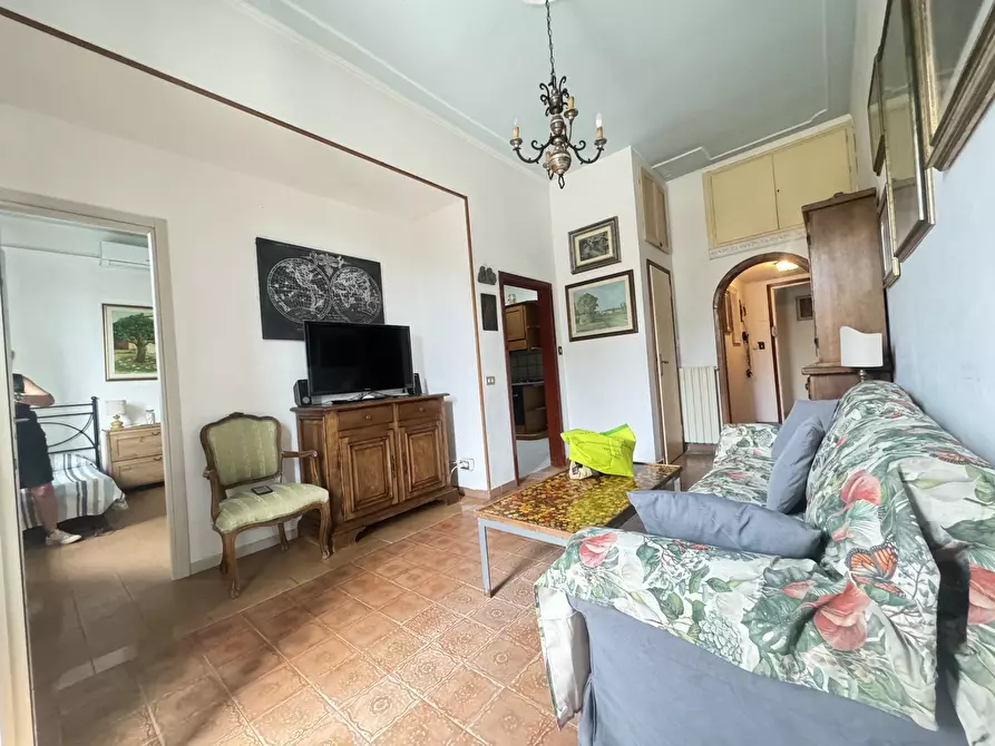 Immagine 12 di Quadrilocale in affitto  a Pietrasanta