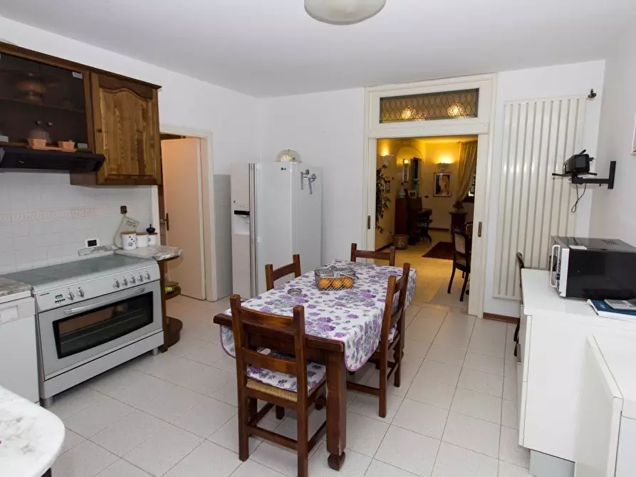 Immagine 8 di Appartamento in vendita  a Pietrasanta