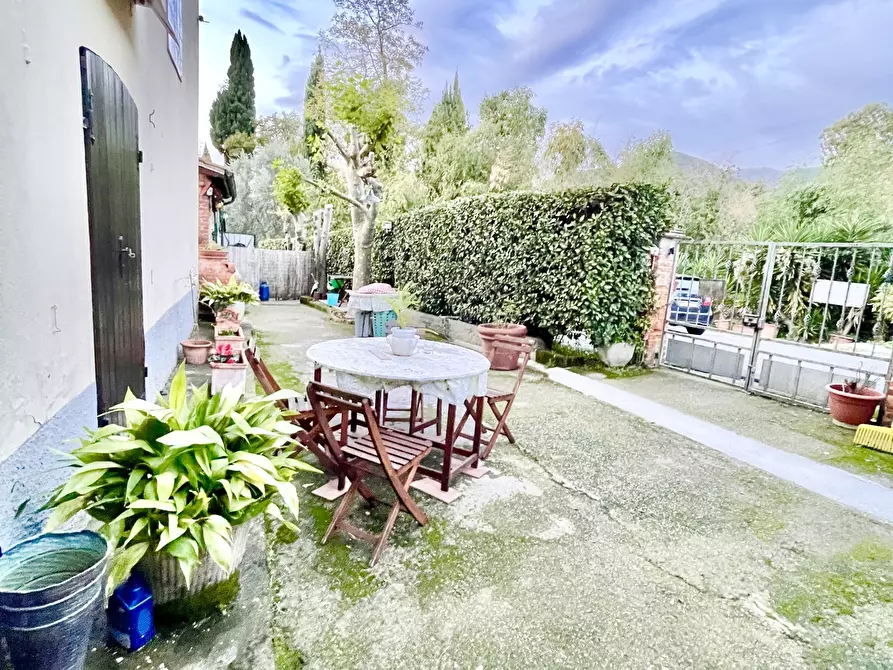 Immagine 90 di Porzione di casa in vendita  a Pietrasanta