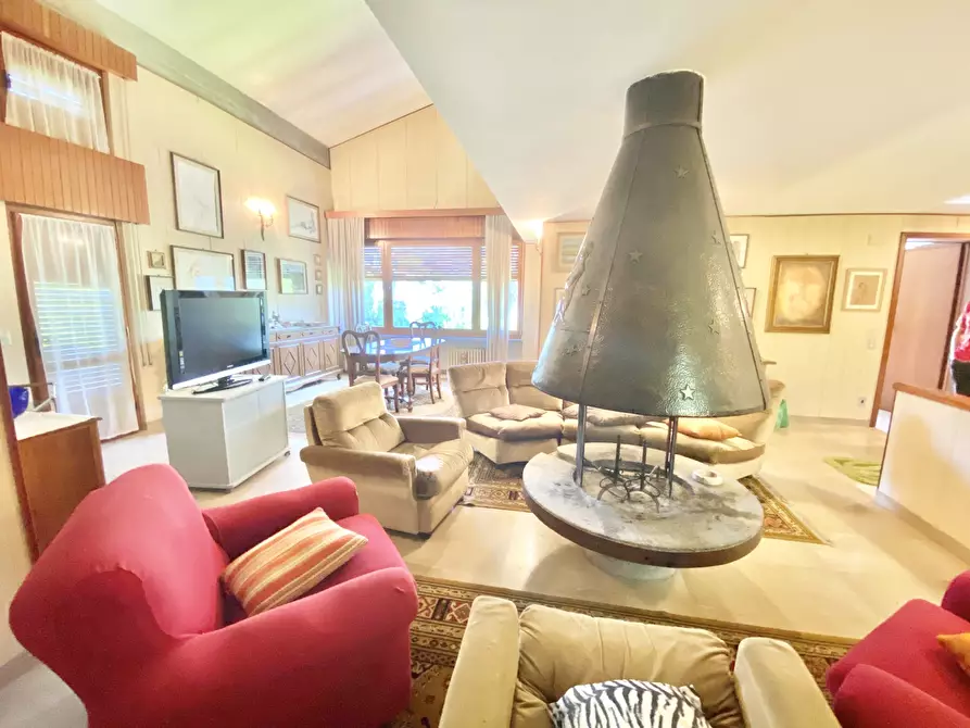 Immagine 25 di Casa indipendente in vendita  a Seravezza