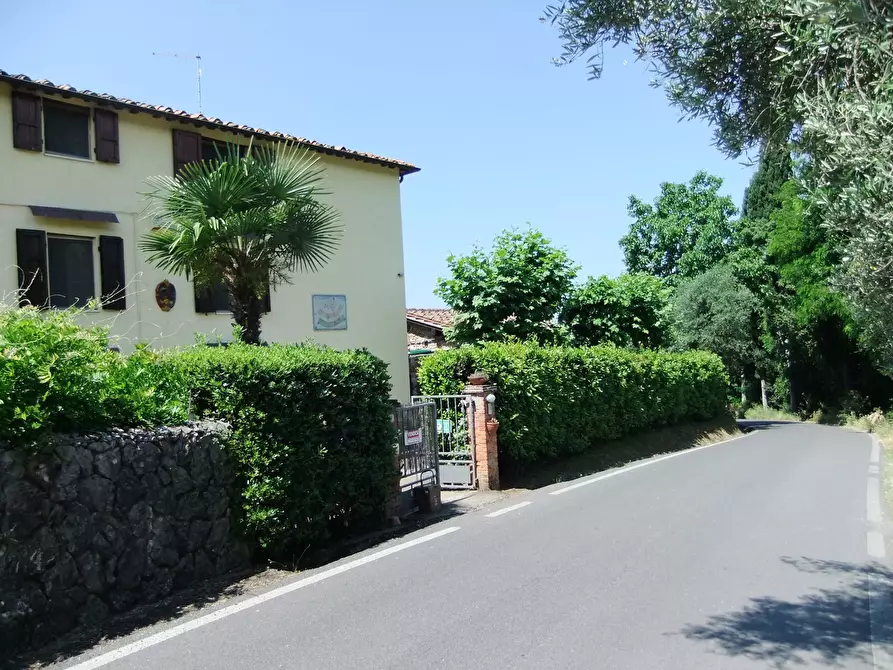 Immagine 41 di Porzione di casa in vendita  a Pietrasanta