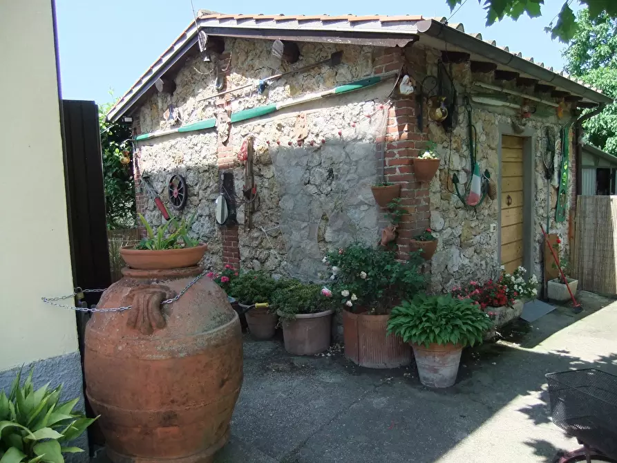 Immagine 26 di Porzione di casa in vendita  a Pietrasanta