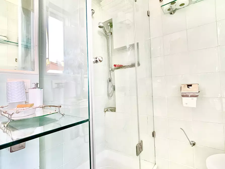 Immagine 34 di Trilocale in affitto  a Pietrasanta