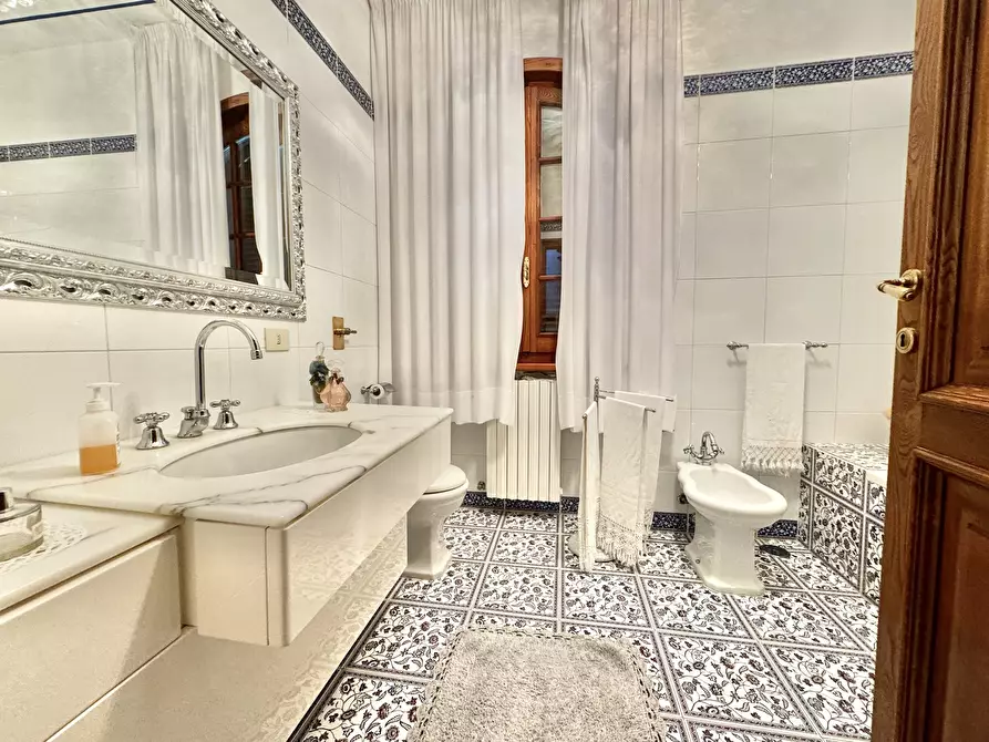 Immagine 34 di Villa in affitto  a Pietrasanta