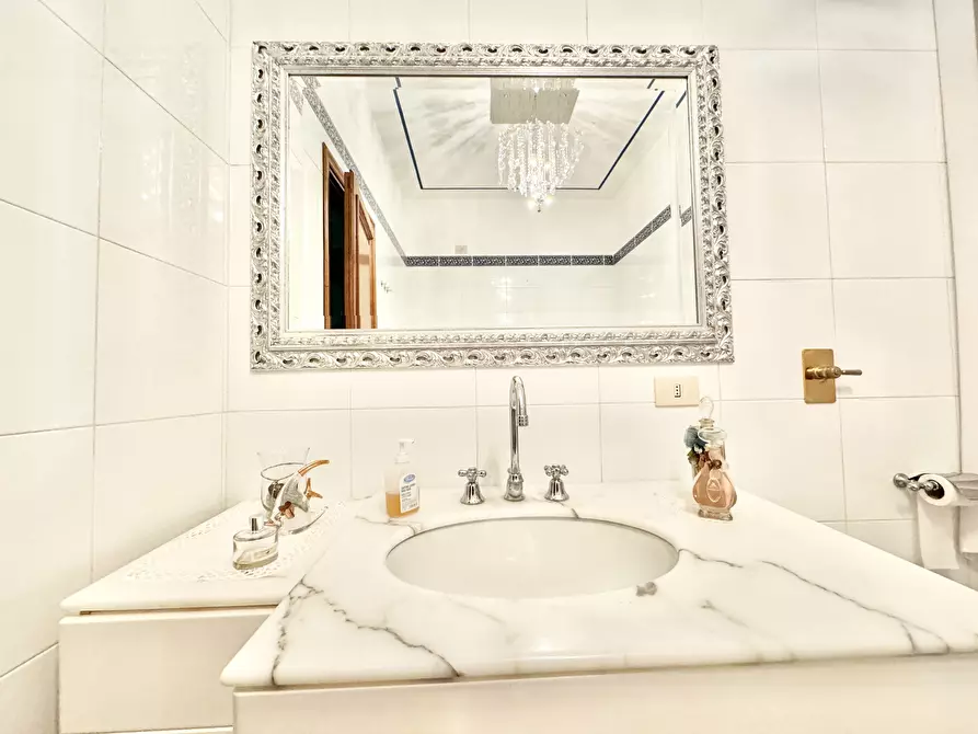 Immagine 37 di Villa in affitto  a Pietrasanta