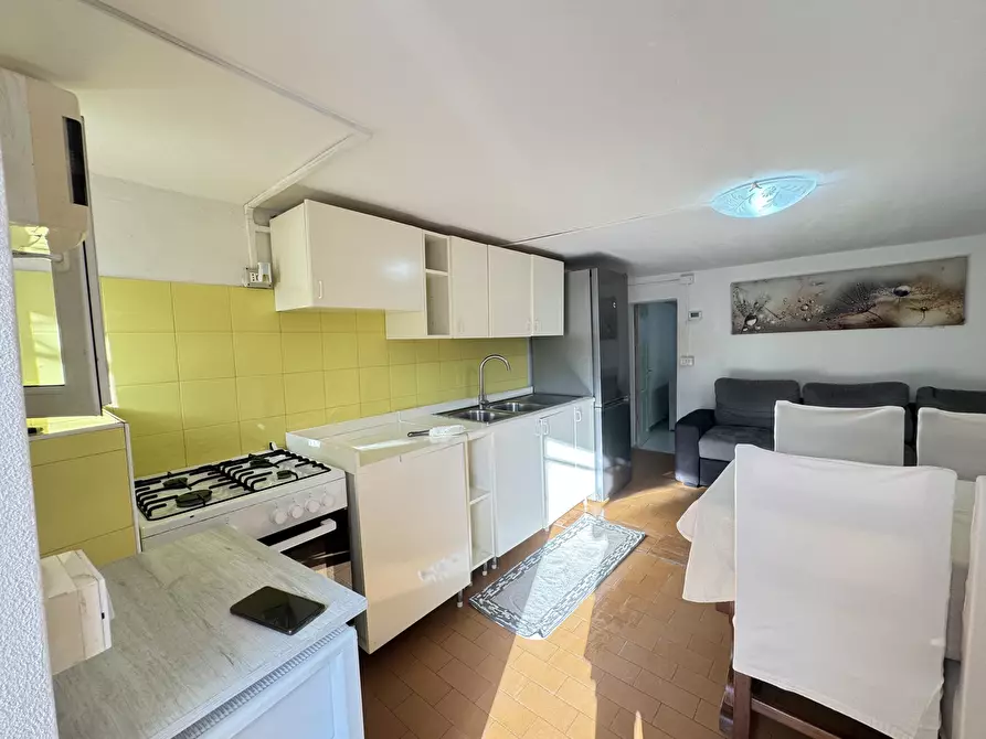 Immagine 3 di Trilocale in affitto  a Pietrasanta