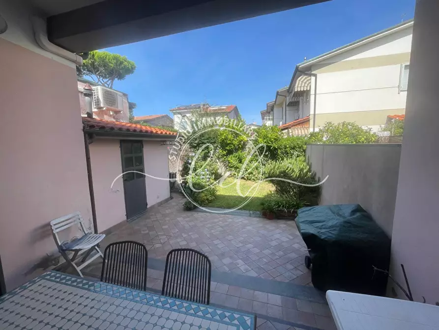 Immagine 3 di Porzione di casa in affitto  a Viareggio