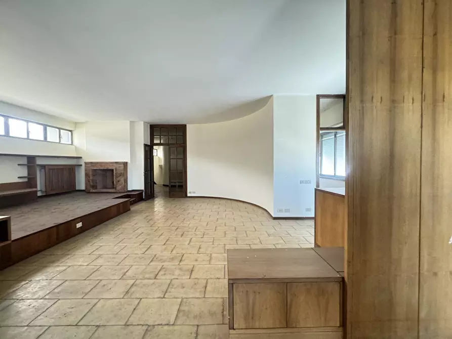 Immagine 41 di Porzione di casa in vendita  a Pietrasanta