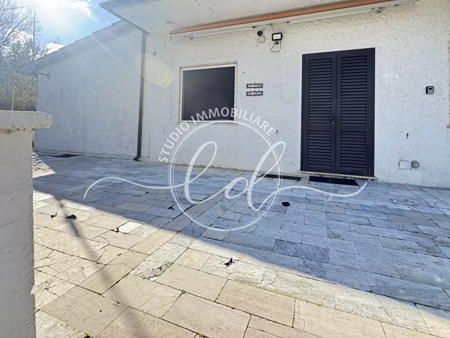 Immagine 28 di Trilocale in vendita  a Pietrasanta