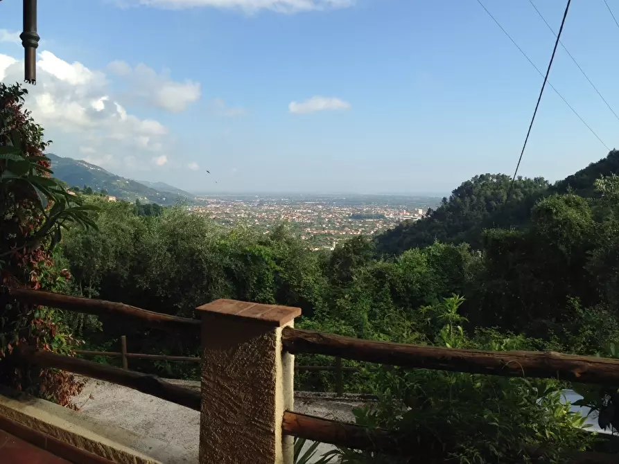 Immagine 3 di Porzione di casa in vendita  a Pietrasanta