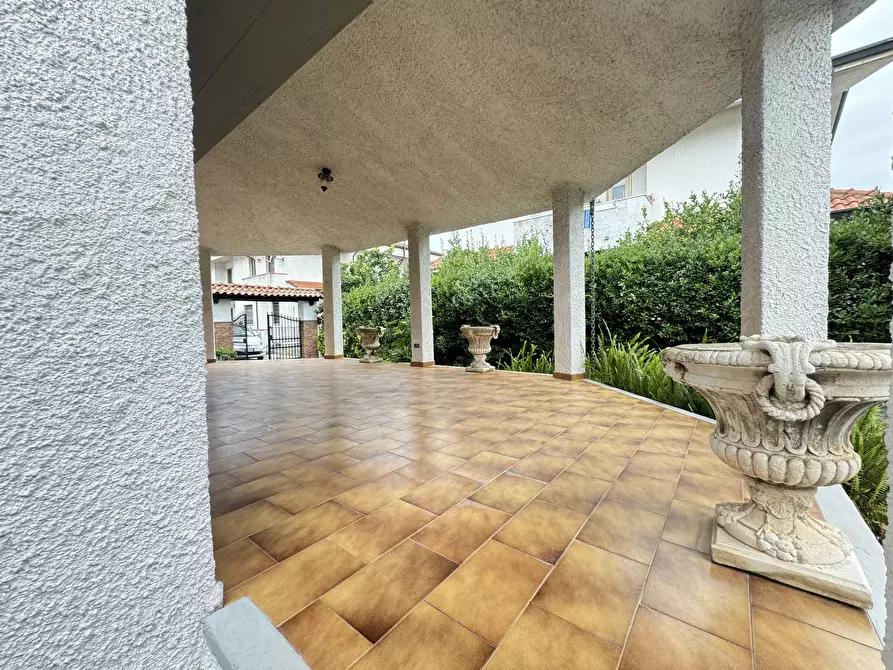 Immagine 33 di Casa indipendente in vendita  a Viareggio