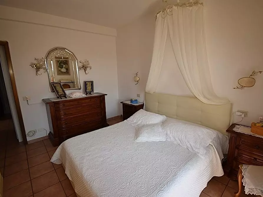 Immagine 21 di Porzione di casa in vendita  a Pietrasanta