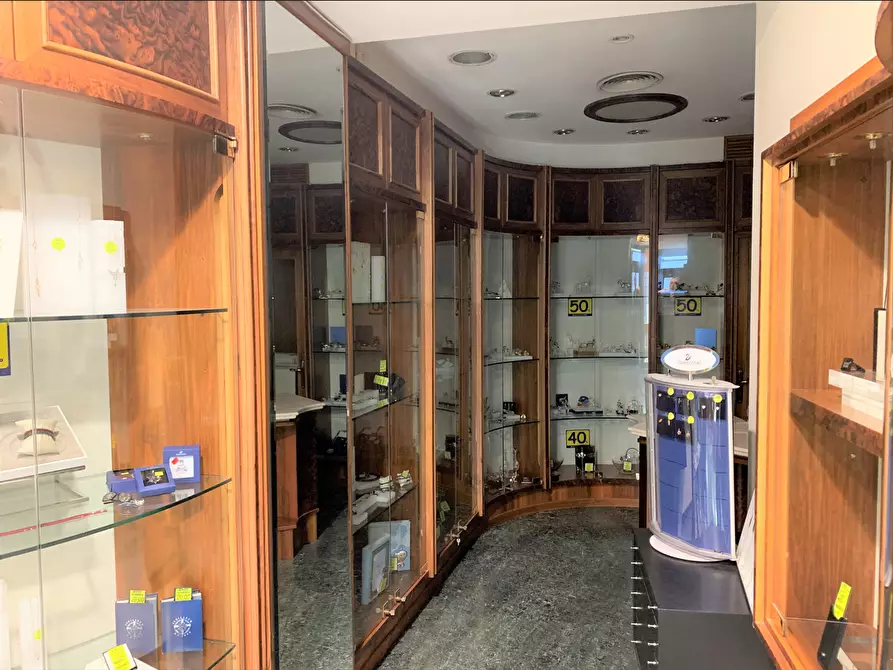 Immagine 4 di Locale commerciale in affitto  in Strada Vittorio Emanuele a Anagni