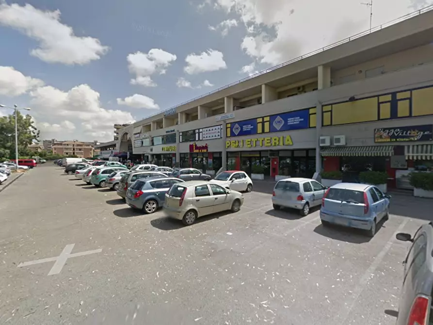 Immagine 4 di Locale commerciale in vendita  in Viale John Fitzgerald Kennedy a Latina