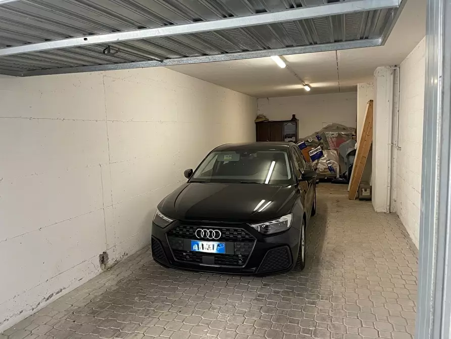 Immagine 2 di Garage in vendita  in Via della Peschiera a Anagni