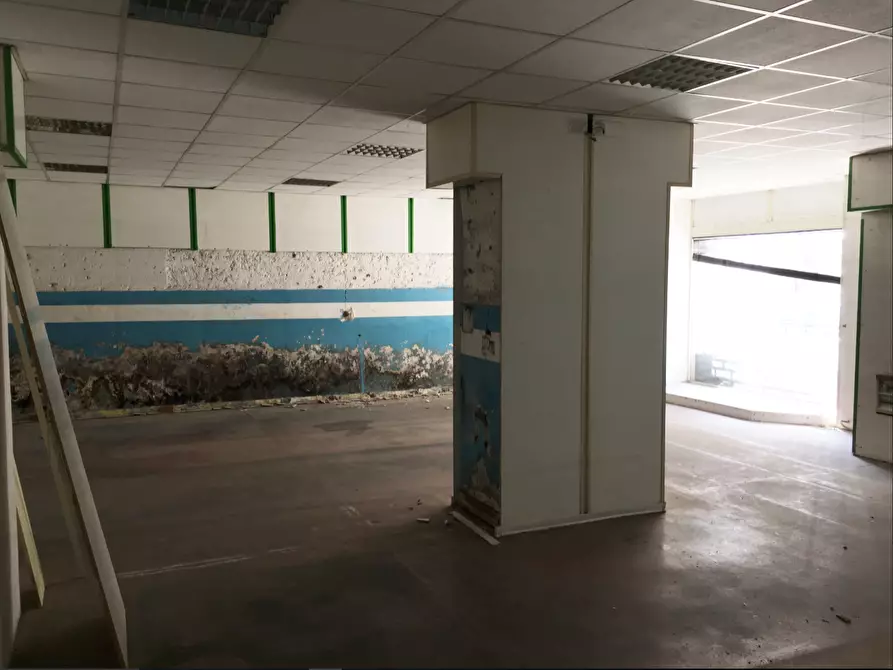 Immagine 8 di Locale commerciale in vendita  in Via della Peschiera a Anagni