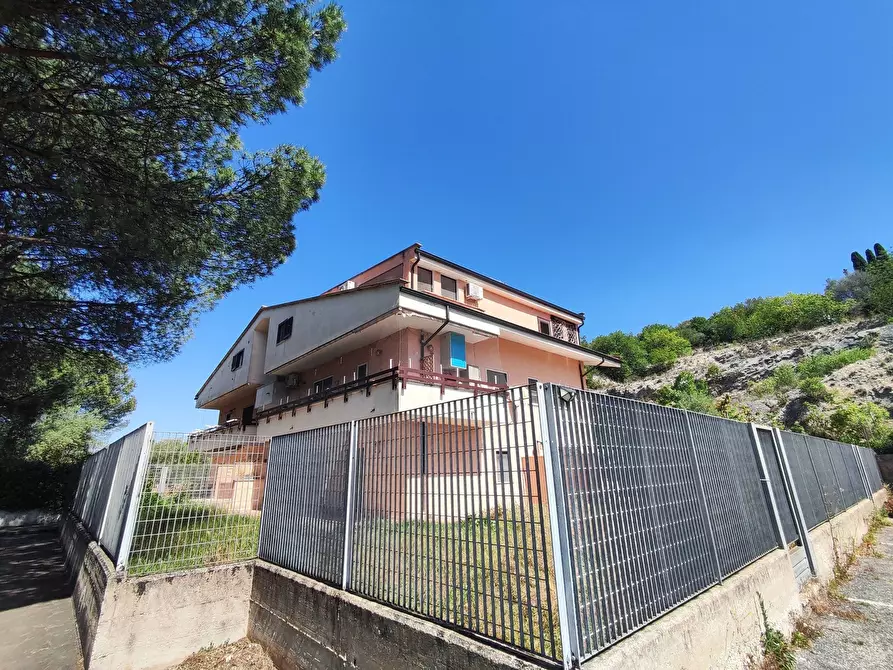 Immagine 2 di Trilocale in vendita  in Via Gaetano Donizetti 50 a Guidonia Montecelio