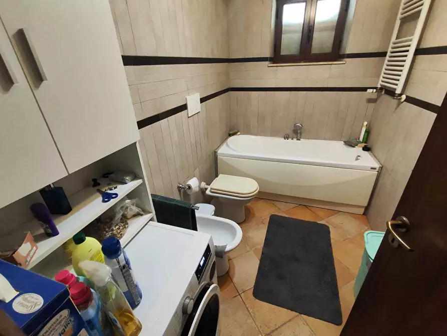 Immagine 35 di Quadrilocale in vendita  in Via Guglielmo Oberdan 35 a Guidonia Montecelio