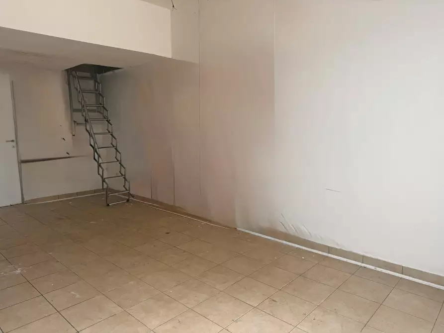 Immagine 6 di Locale commerciale in affitto  in via sinibaldo vellei a Ascoli Piceno