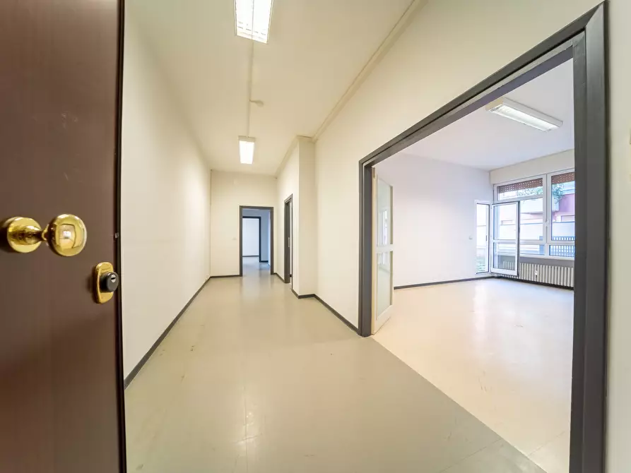 Immagine 6 di Pentalocale in vendita  in Viale Mentana 92 a Parma