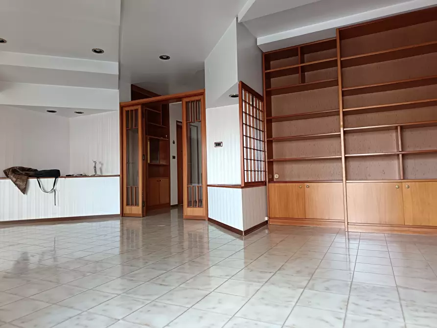 Immagine 11 di Pentalocale in vendita  a Palermo