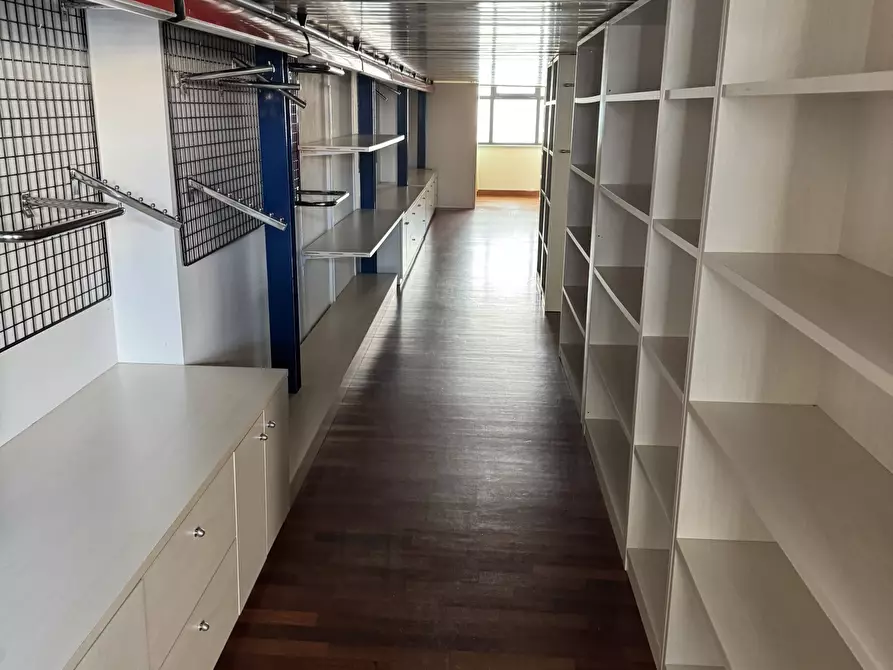 Immagine 4 di Locale commerciale in vendita  in VIA Gramsci 17/B a Castiglione D'adda