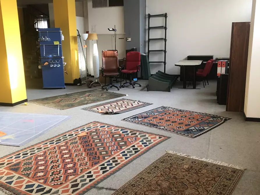 Immagine 6 di Magazzino in vendita  in Piazza XXV Aprile a Lodi