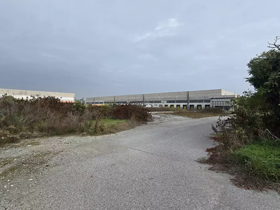 Immagine 2 di Terreno industriale in vendita  in SP234 8 a Ospedaletto Lodigiano