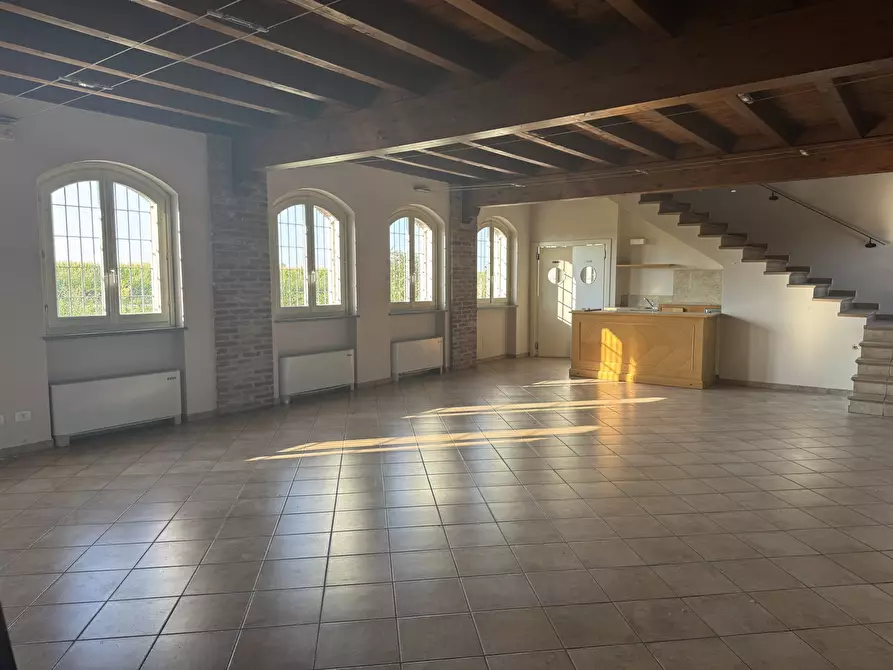 Immagine 1 di Locale commerciale in vendita  in Via Ca' De Mazzoli 6060 a Livraga