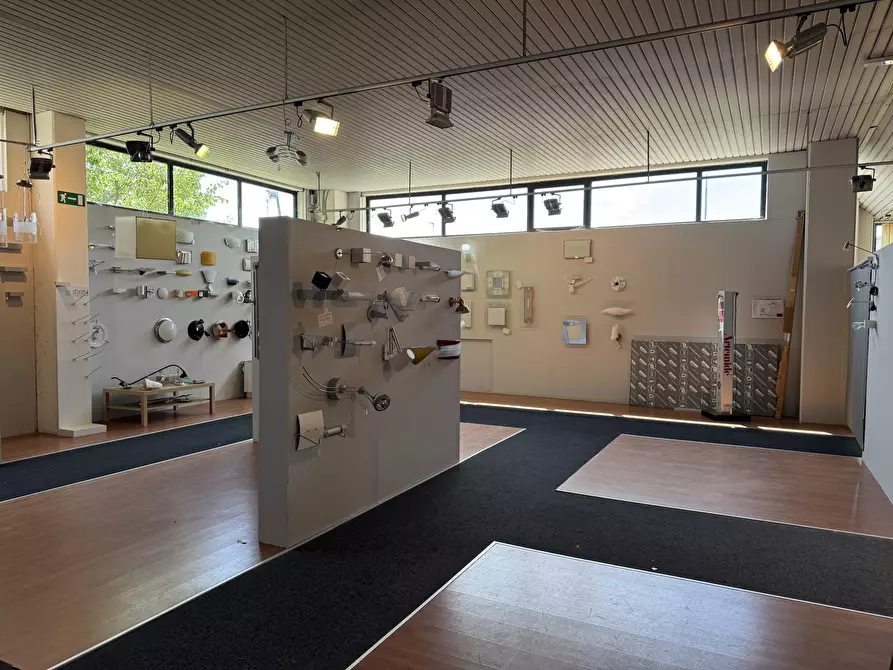Immagine 11 di Showroom in affitto  in Via Codognino 46 a Cornegliano Laudense