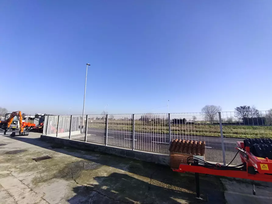 Immagine 6 di Attività artigianale in vendita  in Via Casellati 8 a San Giovanni In Croce