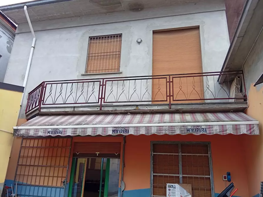 Immagine 3 di Palazzo in vendita  in Piazza Carlo Comaschi 40 a Gussola