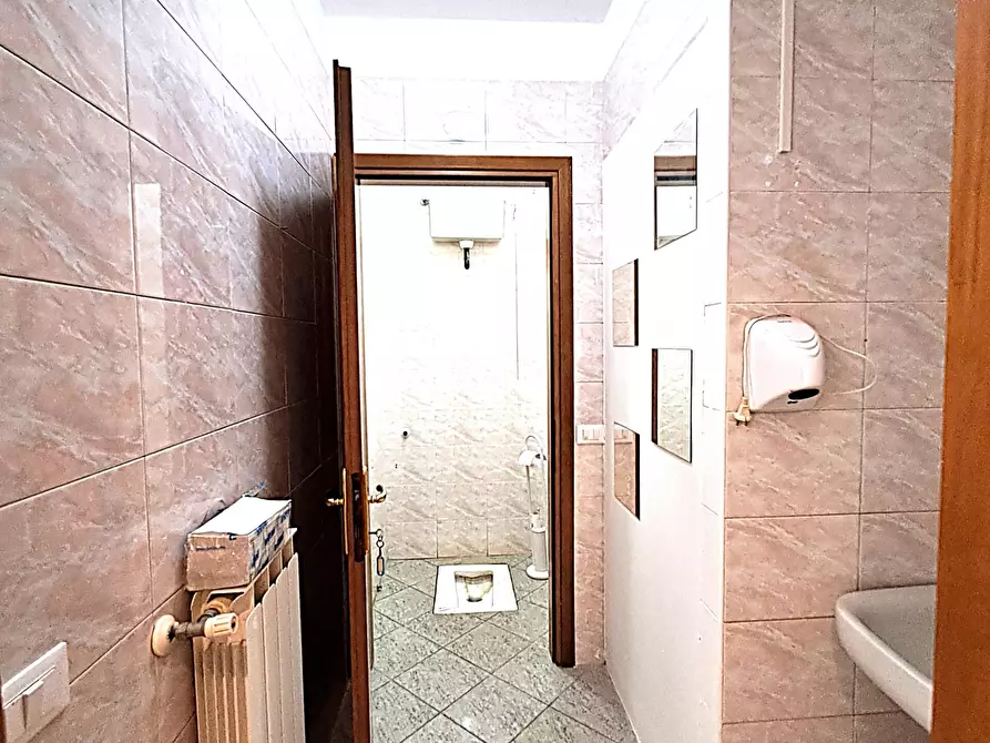 Immagine 6 di Attività commerciale in vendita  a Polesella