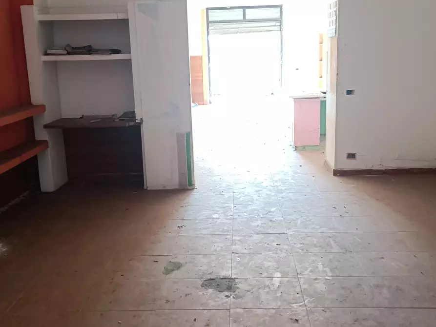 Immagine 7 di Locale commerciale in affitto  in Via Guglielmo Marconi a Lamezia Terme