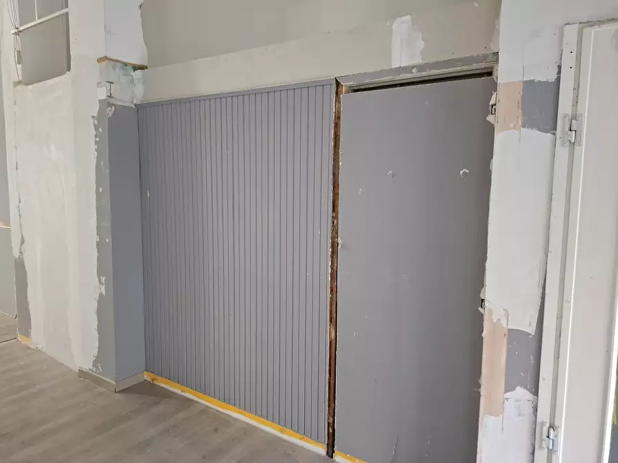 Immagine 11 di Locale commerciale in vendita  a Torino