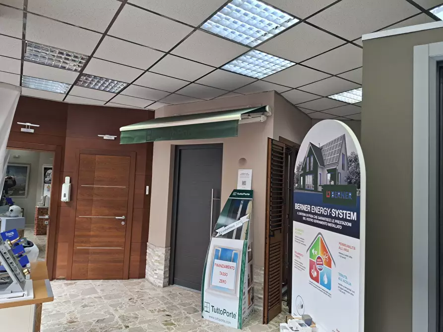 Immagine 28 di Locale commerciale in vendita  a Torino