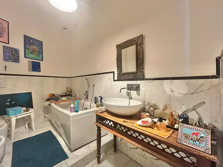 Immagine 19 di Pentalocale in vendita  a Sarzana