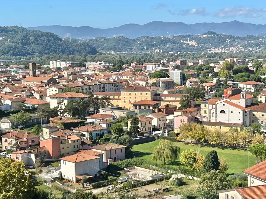 Immagine 34 di Pentalocale in vendita  a Sarzana