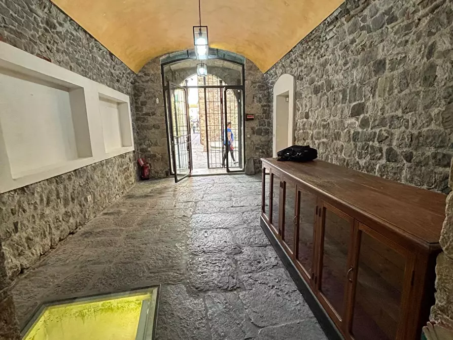 Immagine 7 di Locale commerciale in affitto  a Sarzana