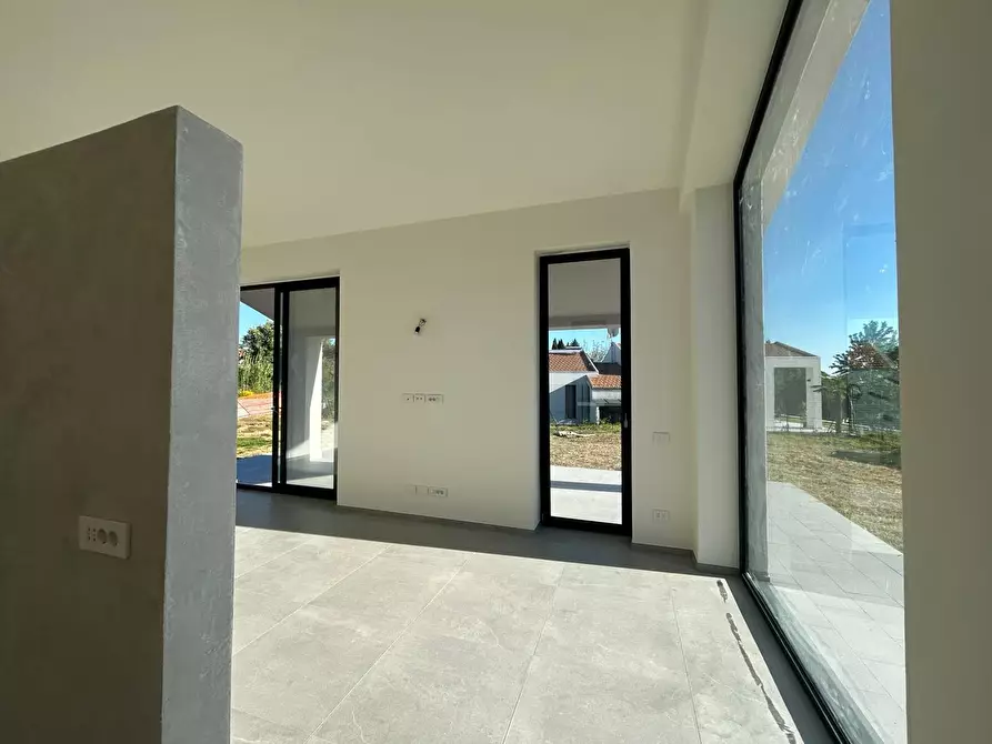 Immagine 8 di Villa in vendita  a Sarzana