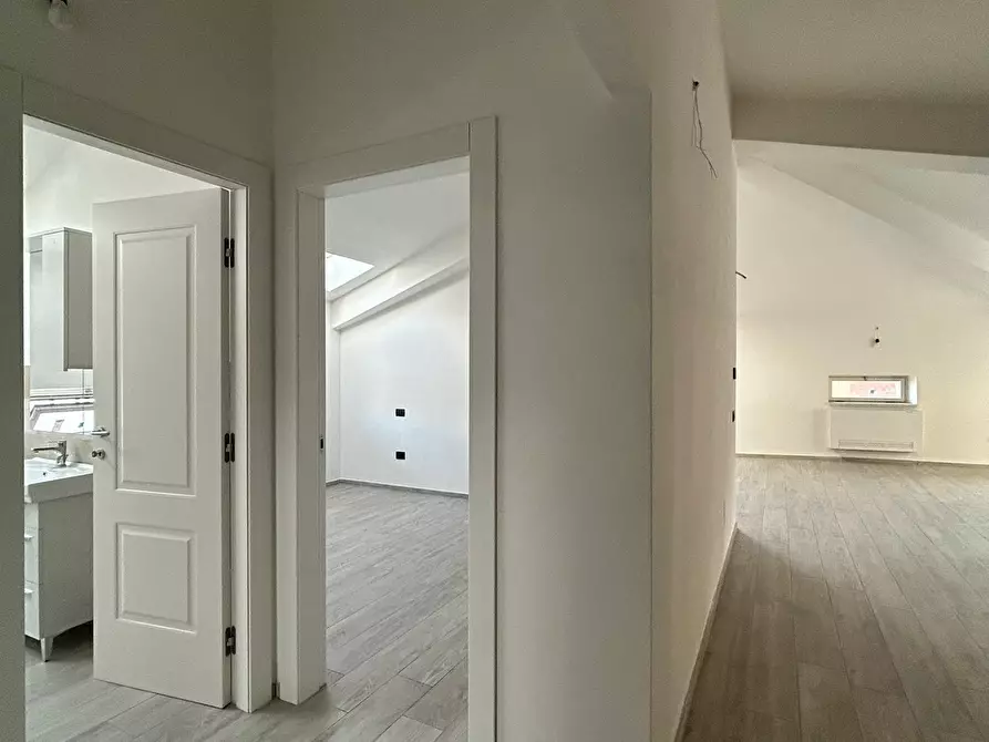 Immagine 11 di Pentalocale in vendita  a Sarzana