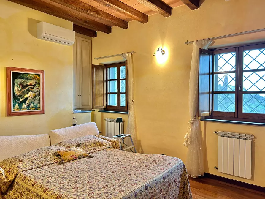 Immagine 34 di Casa indipendente in vendita  a Sarzana