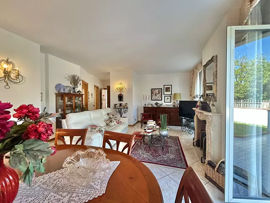 Immagine 2 di Porzione di casa in vendita  a Fosdinovo