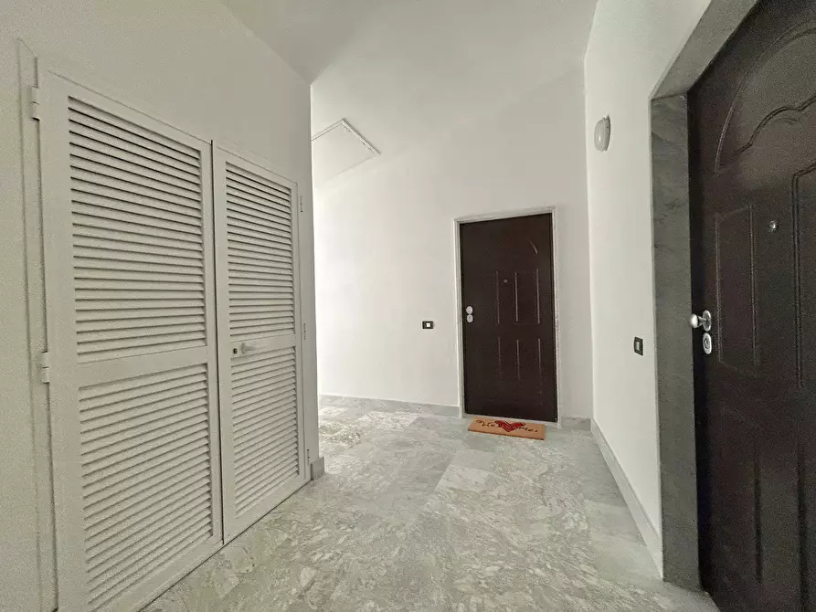 Immagine 20 di Pentalocale in vendita  a Sarzana