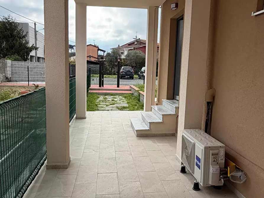 Immagine 10 di Bilocale in vendita  a Sarzana