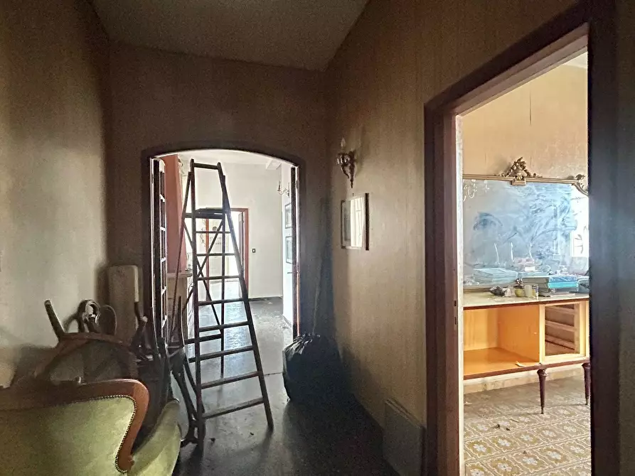 Immagine 12 di Pentalocale in vendita  a Sarzana