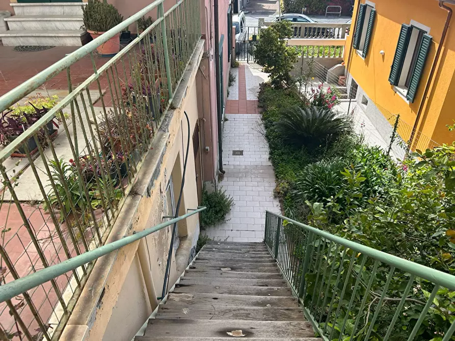 Immagine 5 di Porzione di casa in vendita  a Sarzana