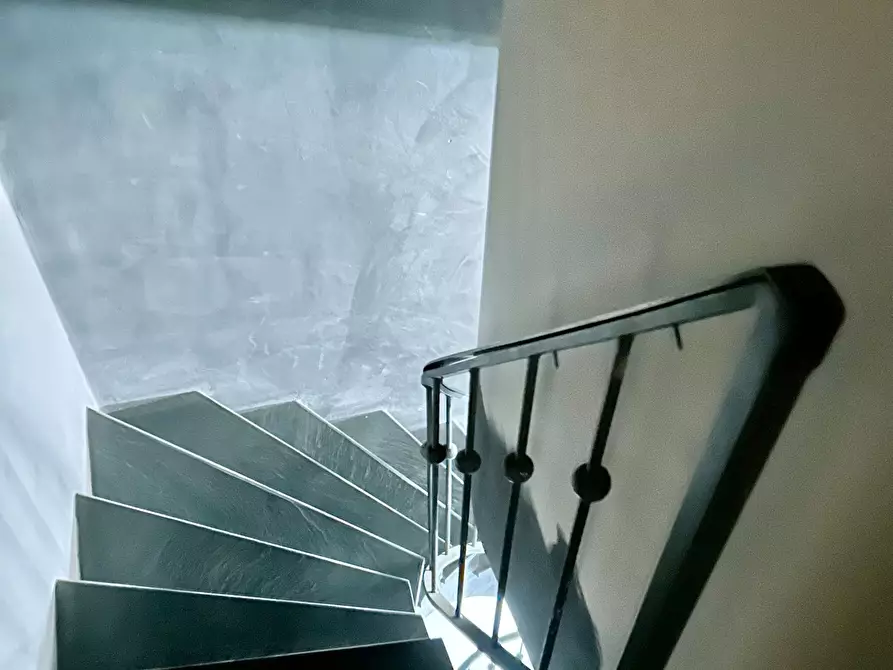 Immagine 14 di Locale commerciale in vendita  a Sarzana