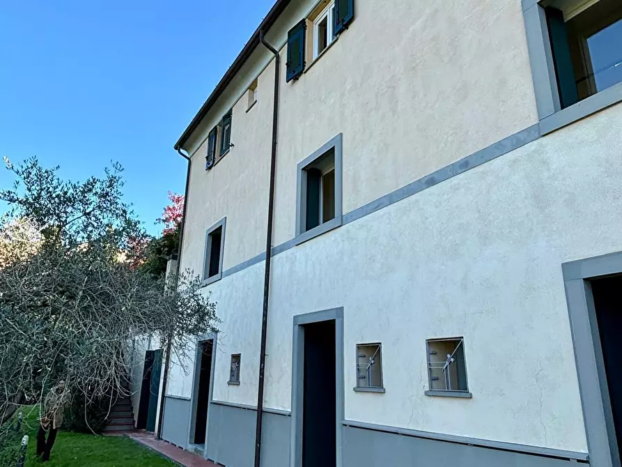 Immagine 10 di Villa in vendita  a Sarzana